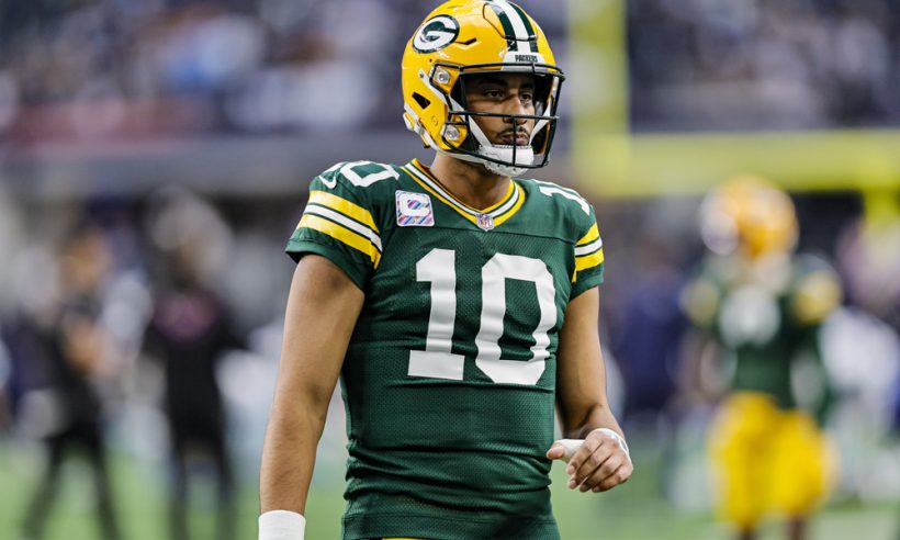 Green Bay Packers quarterback Jordan Love (10) warms up before the game between the Dallas Cowboys and the Green Bay Packers on September 28, 2025 at AT&T Stadium in Arlington, Texas.