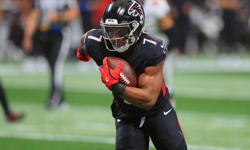 Atlanta Falcons Running Back Bijan Robinson (7) runs with the ball uring the regular season game between the Tampa Bay Buccaneers and the Atlanta Falcons on September 07, 2025 at Mercedes-Benz Stadium in Atlanta, GA.