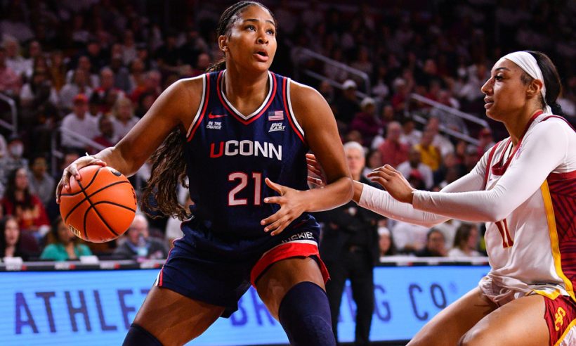 Uconn Huskies forward Sarah Strong (21) drives to the basket during the women's college basketball game between the UConn Huskies and the USC Trojans on December 13, 2025 at Galen Center in Los Angeles, CA.